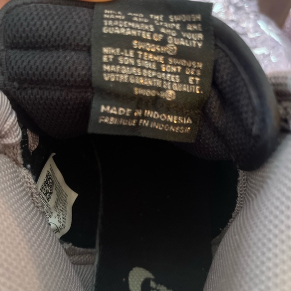 Pre loved Women’s Nike Dunk High Black, Grey and White Sneakers in Size 8 1/2 US - Picture 8 of 10